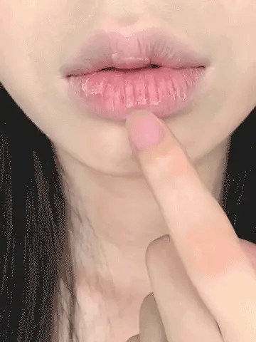 SHEGLAM crystal glaze moisturizing lip care- flavoured lipgloss